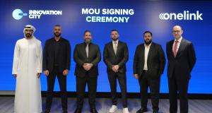 أعلنت مدينة الابتكار، المنطقة الحرة الرائدة المدعومة بالذكاء الاصطناعي والتي أُنشئت من قبل حكومة رأس الخيمة، عن توقيع مذكرة تفاهم استراتيجية مع Onelink Solutions، في خطوة تمثل محطة مهمة ضمن خططها للتوسع الدولي وتعزيز الربط بين الشركات العالمية والفرص الاستثمارية التي توفرها دولة الإمارات Innovation City - Onelink