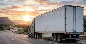 heavy-duty-fleet-commercial-truck-transport