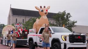 Innis Maggiore, the nation’s leading positioning ad agency, partnered with Heart Brands, the parent company of local businesses and nonprofits including A Blessed Path, Delta V Management, Just Like You & Me, and ReliaRide Medical Transportation, to create a new opportunity for Stark County nonprofits to make a major impact at the 2026 Pro Football Hall of Fame Grand Parade held Sat rudolf-float-designed-by-innis-maggiore-with-heart-brands
