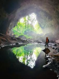 Il team di Lux Travel DMC, tour operator specializzato in viaggi su misura e sostenibili in Vietnam e nel Sud-est asiatico, ha organizzato un company outing a Quang Binh tour del vietnam 15 giorni - Lux Travel DMC promette di offrire ai propri clienti tour al Parco Nazionale di Phong Nha-Ke Bang di qualità ancora migliore.