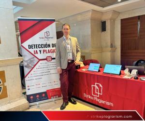 Michał Olszewski en el stand de StrikePlagiarism.com durante LACCEI 2026