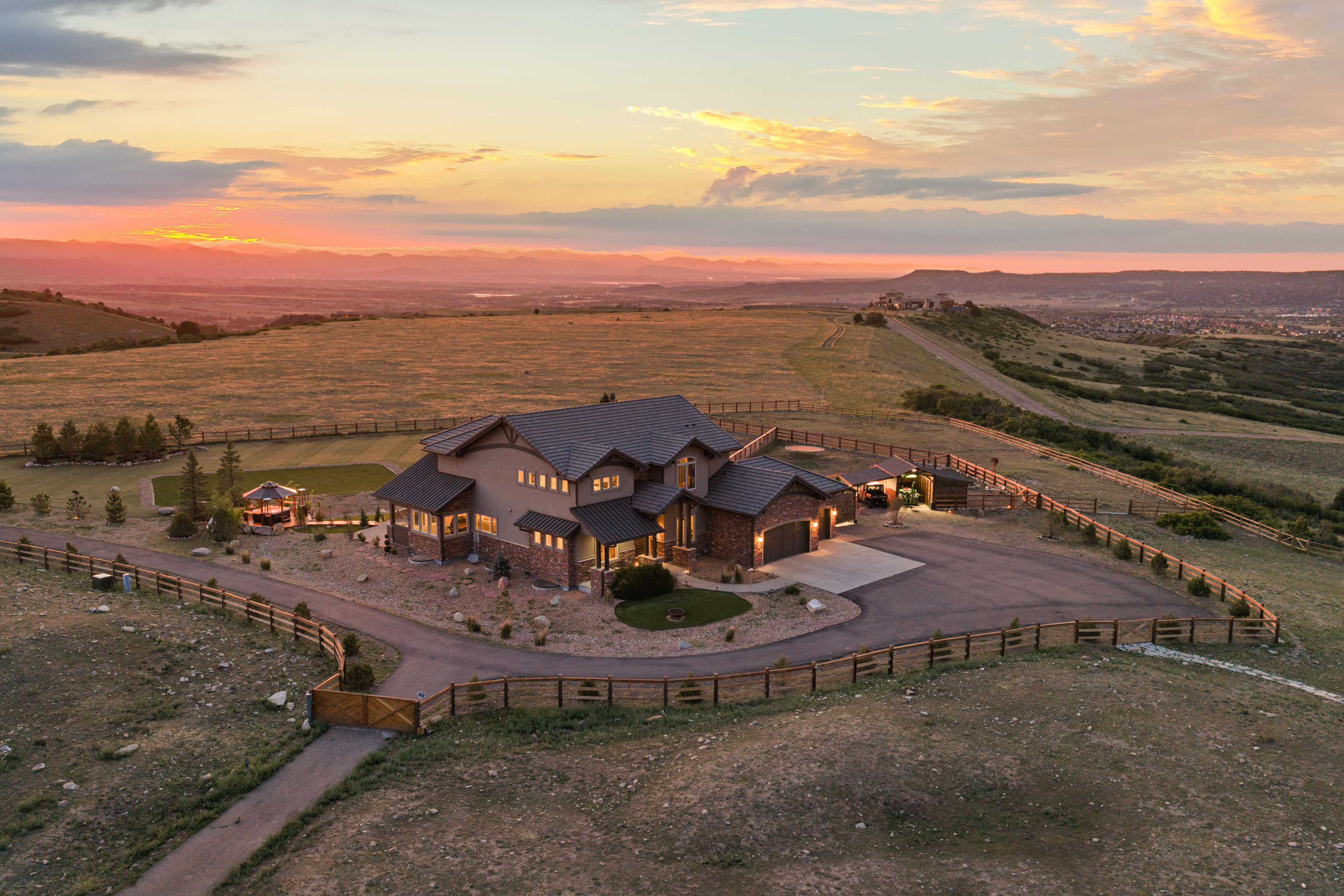 Interluxe Auctions Announces Online Auctions for Two Exceptional Colorado Front Range Estates