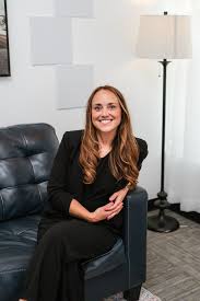 A press photo of Laurie Wilson, LMFT by photographer ALM Photography