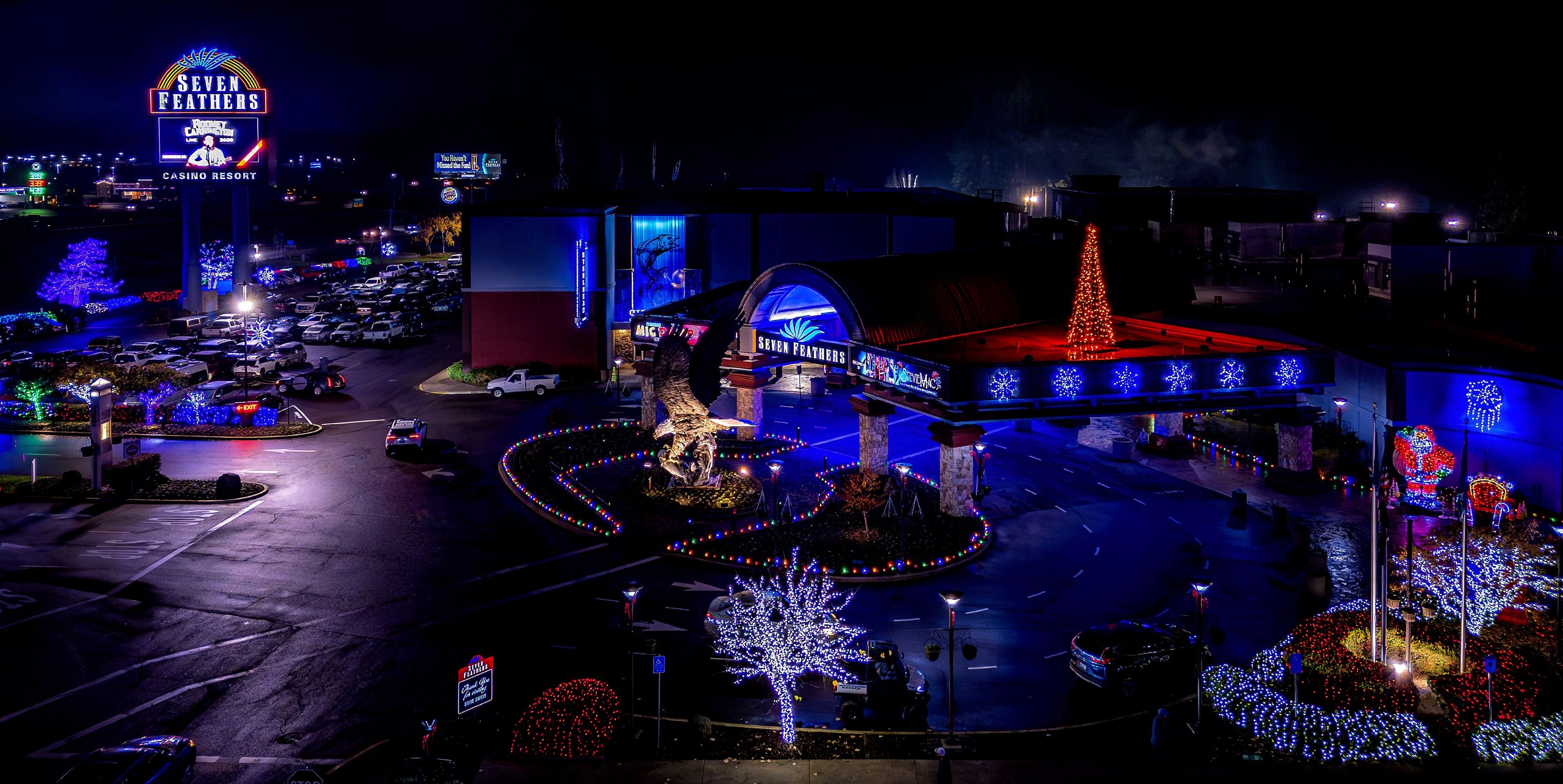 Christmas Decor’s Large-Scale Lighting Installation at Seven Feathers Transforms the Casino into a Holiday Destination