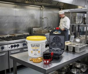 One bite, and suddenly the family kitchen feels thousands of miles away Golden Waffle Mix & Mickey Iron: The exact combination UK families are using to recreate authentic park-style waffles at home.