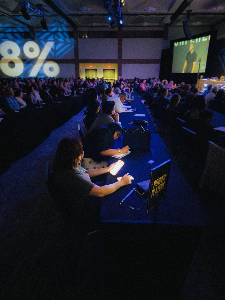 Bryan J. Ovalles participa como speaker y moderador en 8% Nation 2026