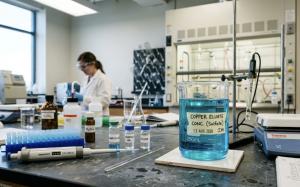 concentrated-copper-eluate-beaker