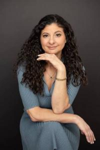 Headshot of author Naomi M. Gruer