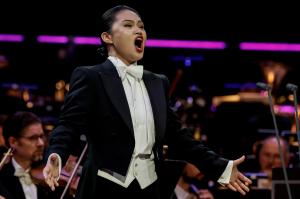 Jingjing Xu singing in front of an orchestra in the Mirjam Helin Competition 2024.