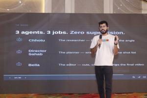 Speaker presenting on artificial intelligence at HSIM Digital Business Summit 2026
