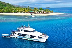 Island-hopping adventures through Fiji's Mamanuca and Yasawa islands aboard high-speed ferries.