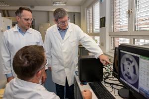 FiberSense CTO Dr. Achim Müller (right) and COO Dario Clos (left)