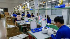 BLXK09IV projector undergoing factory quality inspection