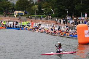 8월 29일 중국 웨이하이 Zhihai Harbor Bay에서 ‘Good Luck Corner Cup’ 2026 World Triathlon Championship Series Weihai가 개막했다 Triathletes swimming during the 2026 World Triathlon Championship Series Weihai