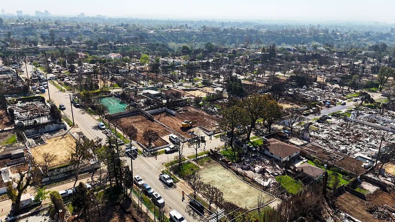 Rodeo Realty President Syd Leibovitch Calls Palisades Community Meeting as Power Delays Stall Rebuild