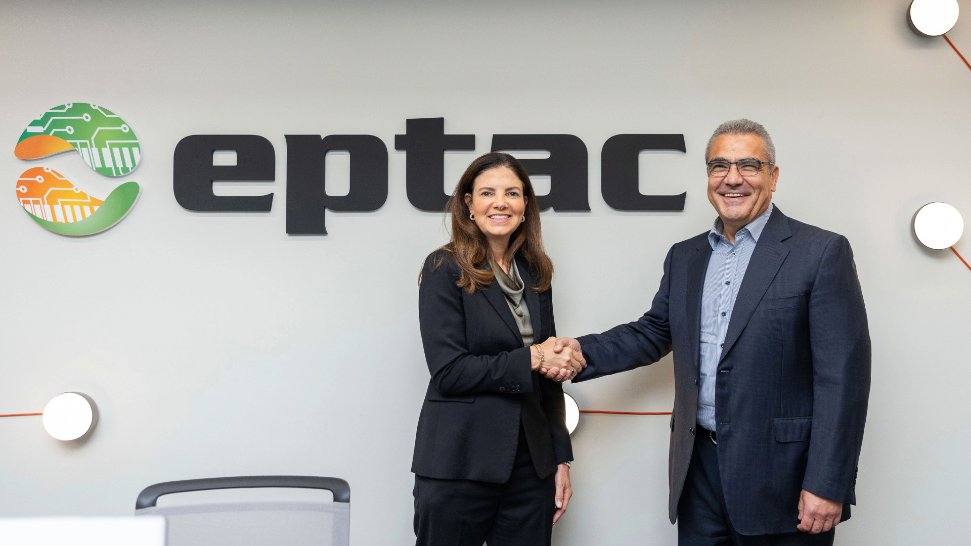 New Hampshire Governor Kelly Ayotte Visits EPTAC to Highlight Manufacturing Workforce Development