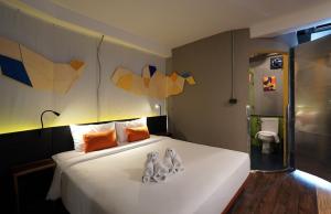 Adonis Hotel_DIVE IN Art Lounge