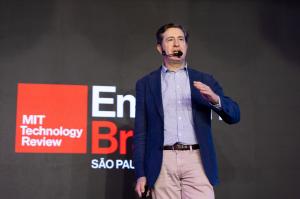 Roger Spitz Keynote - MIT Technology Review EmTech (Brazil)