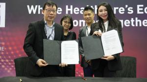 Prof Tan Boon Yeow, Kerry Guo, and Zen Koh officiating the MOU.