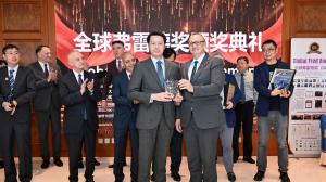 Mr. Qi Chong receiving the Global Fred Award Trophy