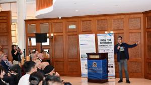 Professor Wu Zhuohao giving speech