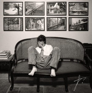 Developed over three years, the album documents the singer’s evolving sound across pop and acoustic styles.
