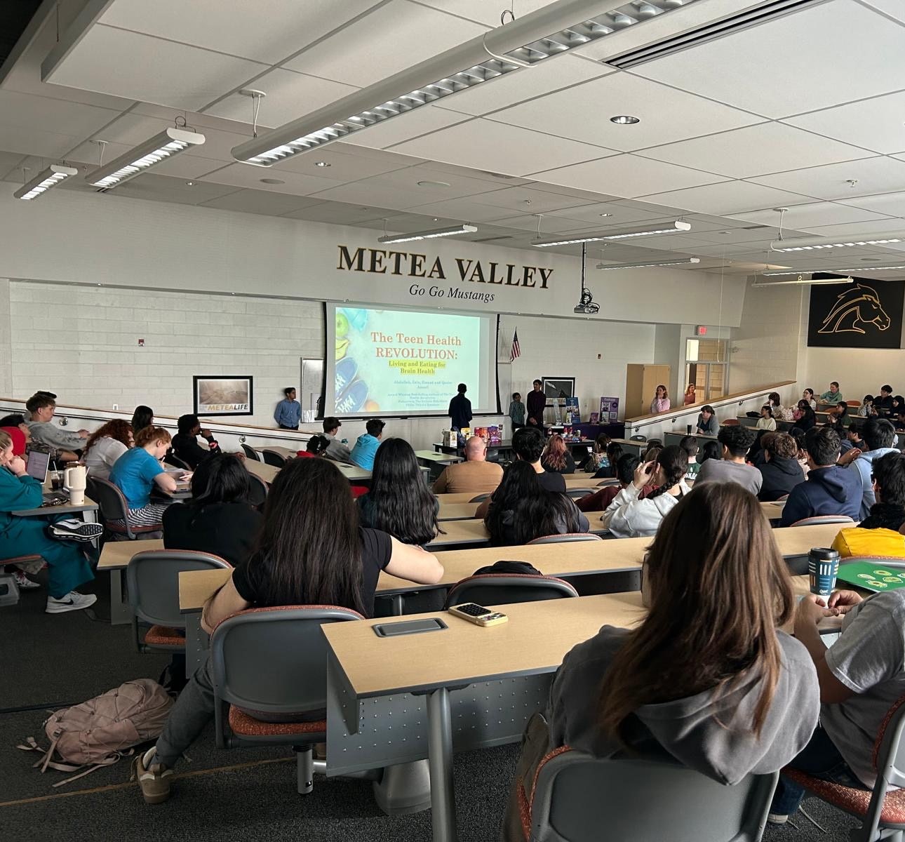 The Holistic Kids Bring ‘Real Food’ Message to 400+ Students at Metea Valley High, Linking Nutrition to Mental Health