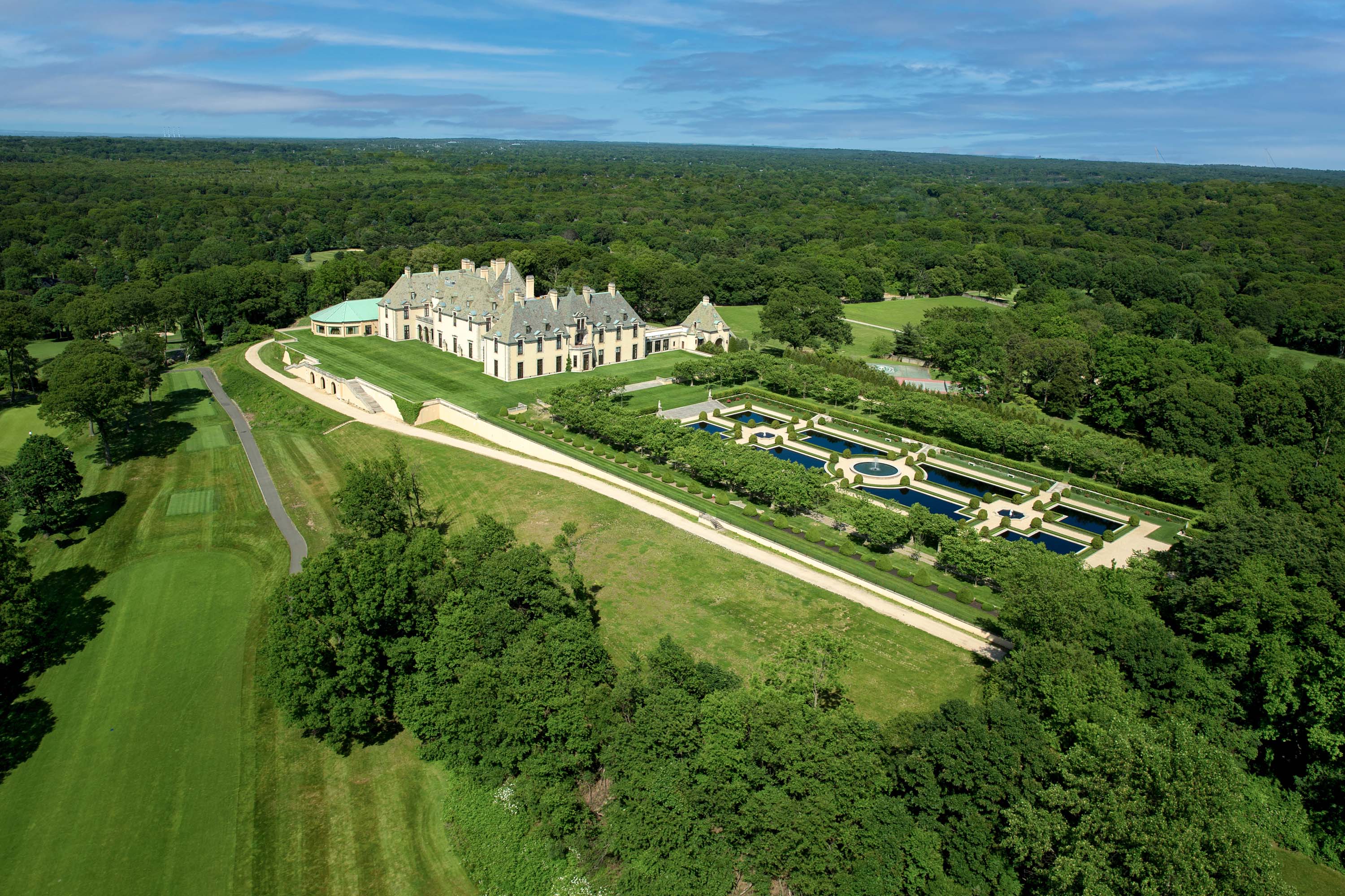 America’s Real-Life Gatsby Castle–Featured in Citizen Kane, Taylor Swift’s “Blank Space”—to Sell via Concierge Auctions