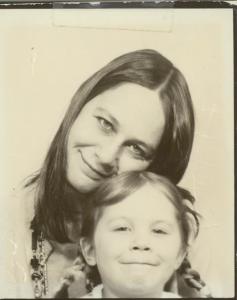 photo of Amina Agisheff with her daughter Mallina