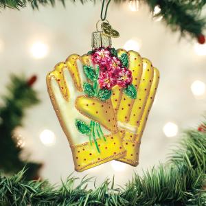 Petal Pushers’ online shop also features seasonal decor and new and vintage ornaments, including Old World Christmas® collectible blown-glass ornaments in hundreds of hand-painted designs.