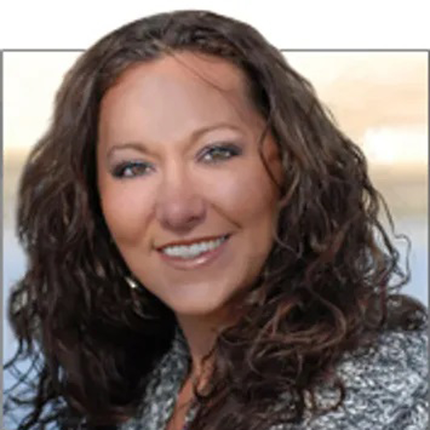 Handwriting Expert Laurie Hoeltzel Recently Featured on Close Up Radio