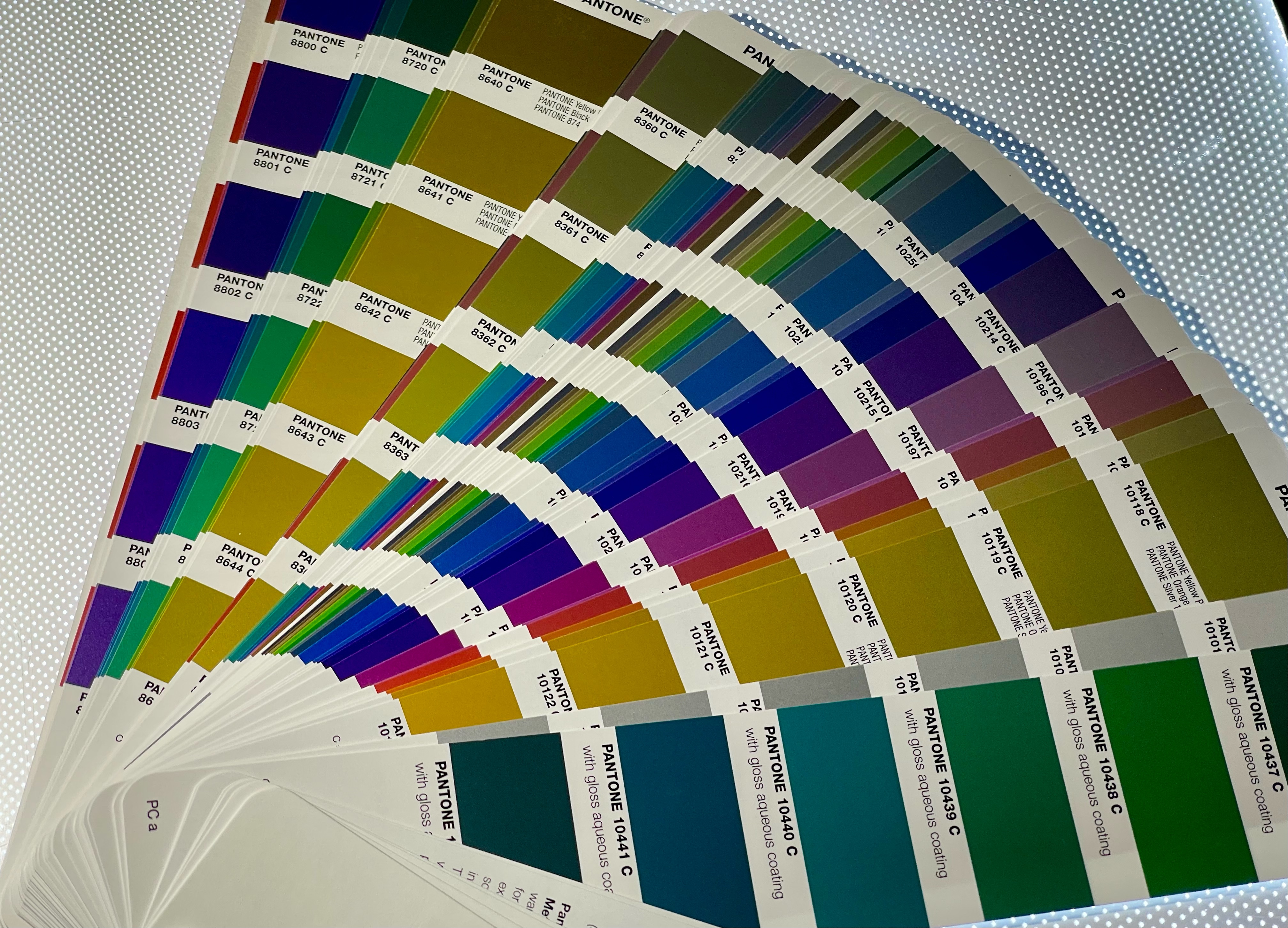 Transfer305 Publishes Pantone Color Matching Resources for Brand Owners