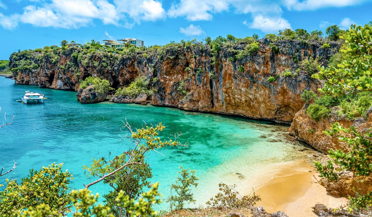 Anguilla launches online booking and payment for licensed taxi and chauffeur transfers