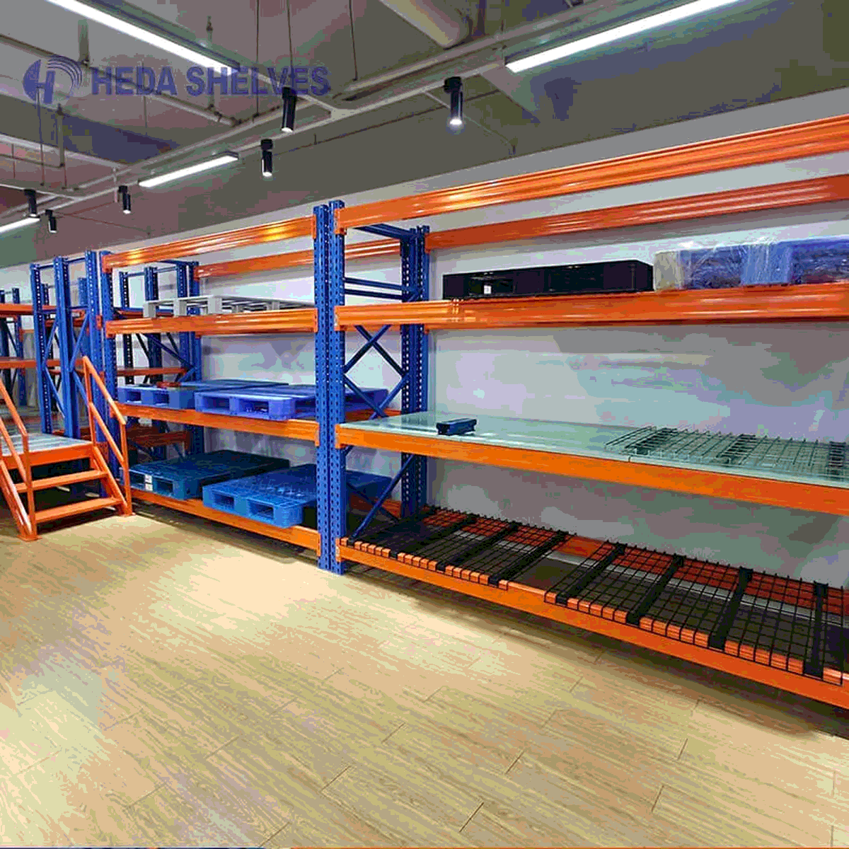 Teardrop Pallet Racking Systems: How HEDA Shelves Meets North and South American Storage Standards