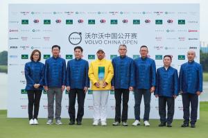 Volvo China Open champion Jin Zhang holds a trophy beside several tournament officials