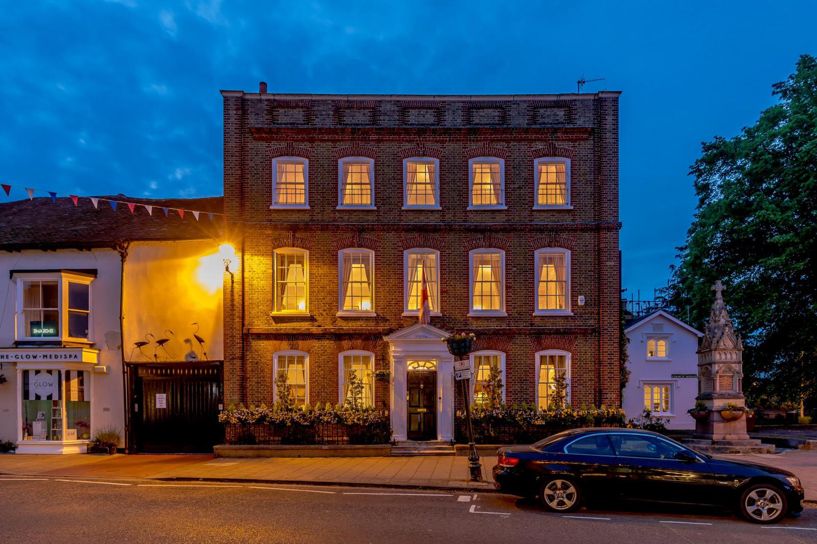 Built for a A genuine HenleyonThames landmark is for sale in