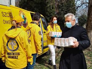 Scientologists and catholic priest in Hungary distributing food