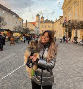 Social Media influencer Csenge Forstner with her puppy on vacation.