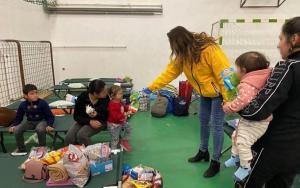 Scientology VM Time Vojtilla giving toys to children of refugees