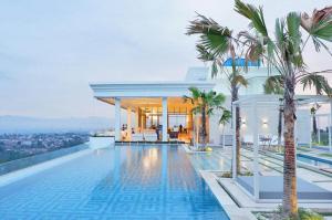 Luxury Hotel