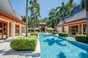 Designed with different destination experiences within a large compound, the property provides a wide range of leisure and dining activities.