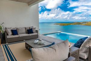With outdoor space to lounge, play, dine, and entertain, your deck appears to blend into the turquoise waters below, bridged by a sparkling infinity-edge pool.