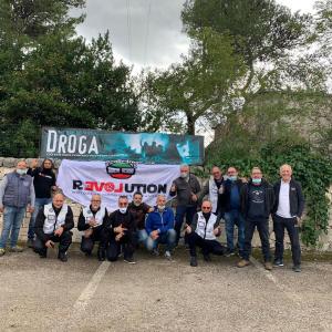 At dawn on a Saturday morning in October in the city of Lecco in the north of Italy, a dozen bikers took off on a 1000-km ride to promote the message “I say NO to drugs Bikers from the Motoclub Revolution of Valmadrera drove 1000-km nonstop by motorbike to promote the “I Say No to Drugs“ initiative of Italy’s Foundation for a Drug-Free World.