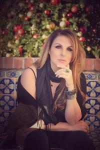 RAQUEL AURILIA New Single "Reaching Out for You" with CAM CARTER