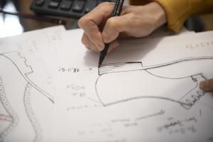 Shoe Designer Matsuzaki Yuko designing a SEISHOU shoe