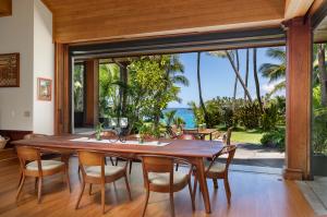 Gourmet kitchen overlooking Hawaii’s Keauhou Bay