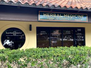 Jupiter, FL – January 9, 2021 – Herbs and Owls, a Treasure Coast, Florida-based business owned by herbalist Gina Kearney, a seasoned herbalist with advanced education and training in numerous areas including Traditional Chinese Medicine, Flower Essence Therapy, and more, announced the opening of its new herbal practice and apothecary location in Jupiter, with Kearney having specifically designed a full organic herb apothecary wherein visitors can support their health naturally through teas and herbal products Herbs And Owls Jupiter Florida Storefront