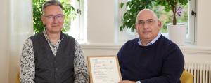 SeaSkill Service Manager Torsten Schröder awarded Seably’s CEO Andrea Lodolo the certification