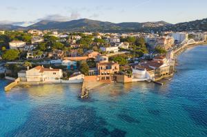 The magic of Saint-Tropez is magnified in Villa La Saudade, a once in a generation oceanfront property to come on the market, with private beach frontage and three boat moorings.