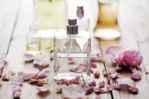 bottle perfume flowers
